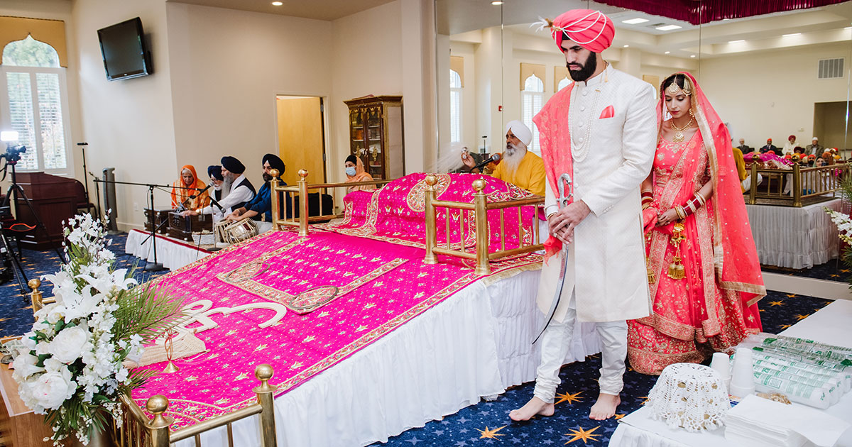 Top Punjabi Wedding Photographers in New York | CandleLight Studio Anand Karaj ceremony at Sikh Gurdwara in New York